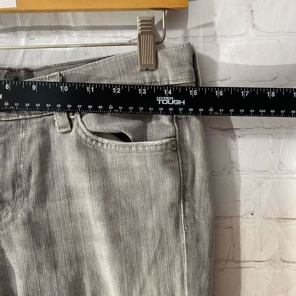 7 For All Mankind Roxy Jeans - Picture 3 of 8